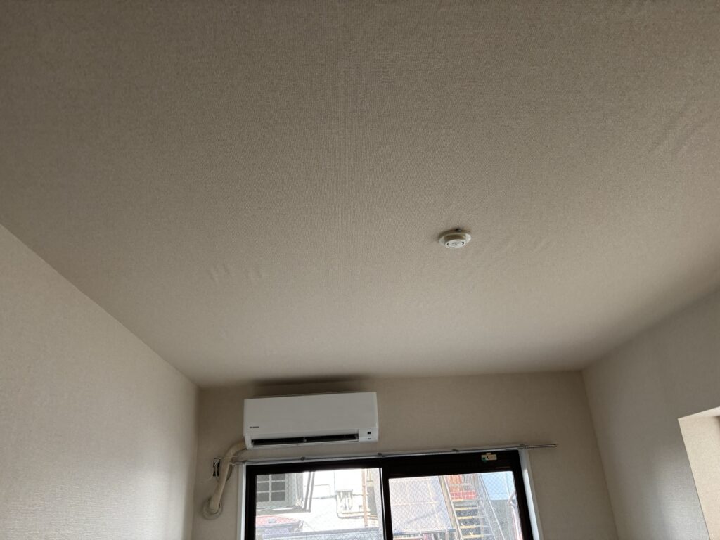 parts of the finished ceiling appear to have small bubbles.