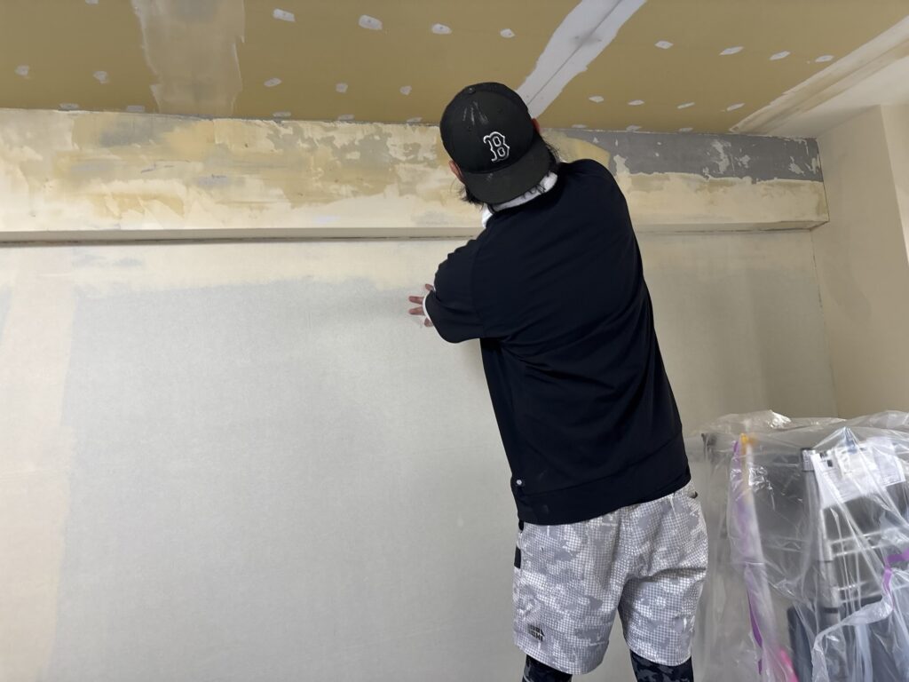 Finishing joint compound covering the entire repaired surface before wallpapering.