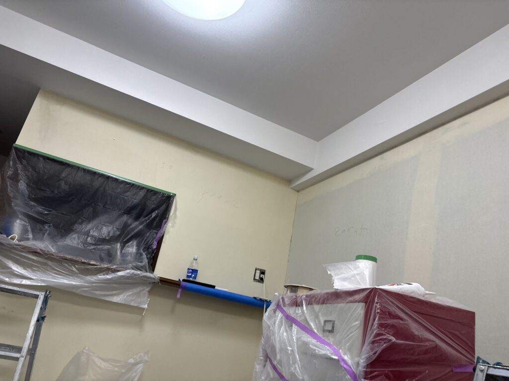 Newly installed ceiling wallpaper with neatly aligned seams after professional installation in a residential renovation project.