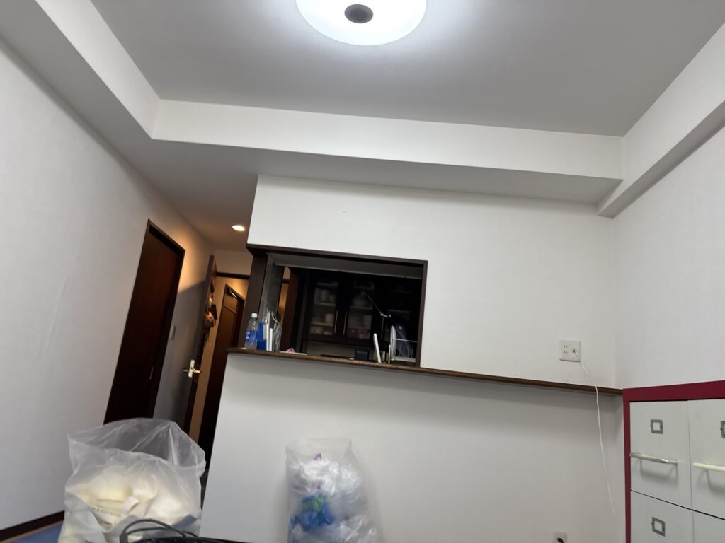 All wallpaper installation completed in the room, featuring smooth walls, neatly aligned seams, and a clean, professional finish after renovation.