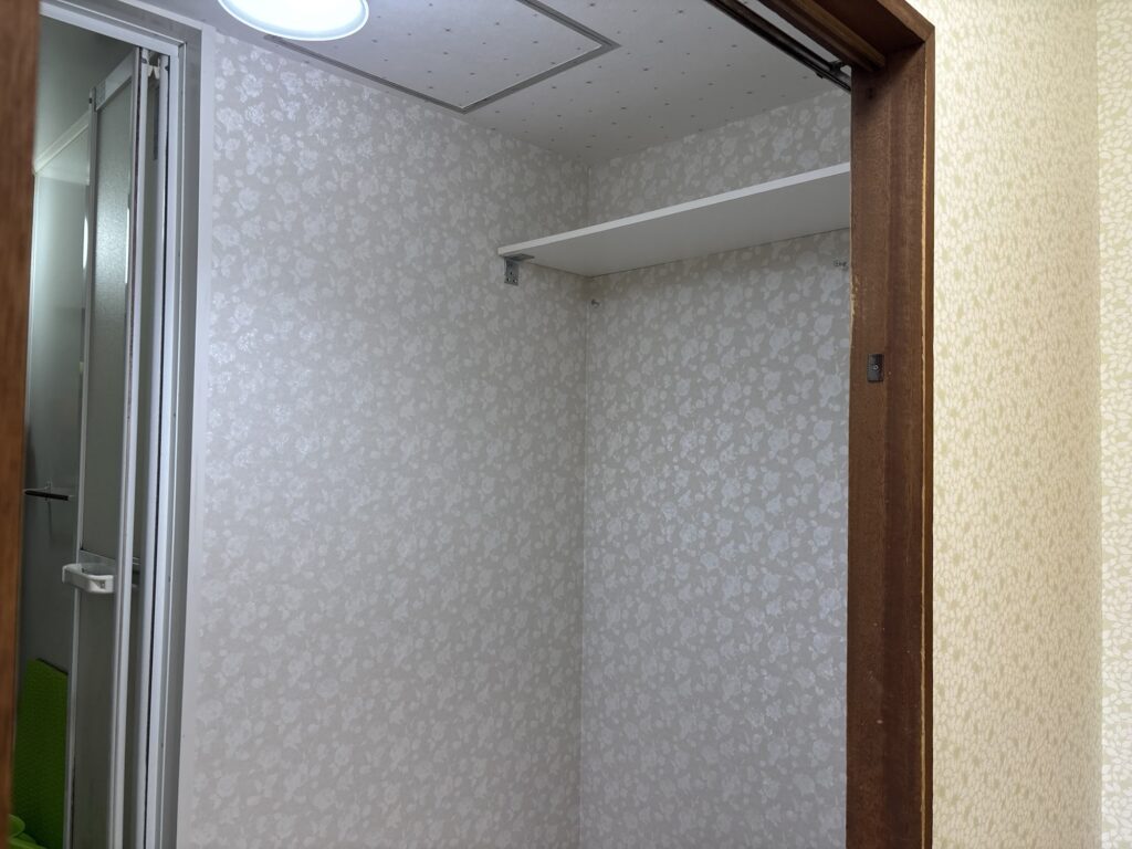 Finished wall covered with new wallpaper after removing the old wall covering.