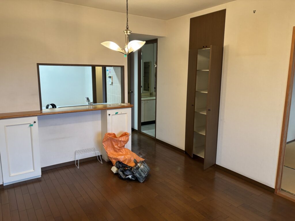 Living room of a 70 m² three-bedroom Japanese condominium before renovation