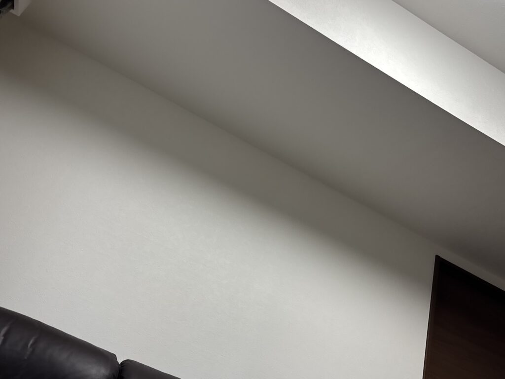Completed wallpaper installation with a clean and even finish in a Japanese apartment.