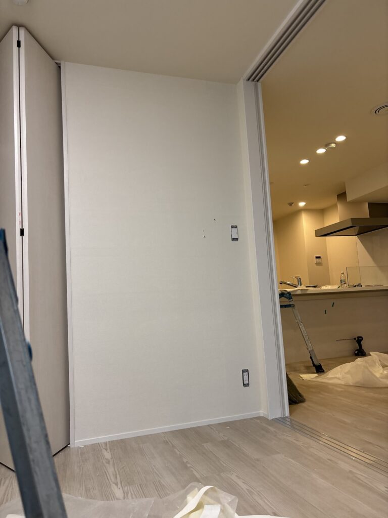 Completed partial wall wallpaper replacement in a 1LDK apartment