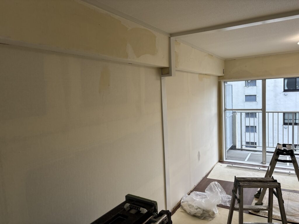 Wall and beam before wallpaper installation