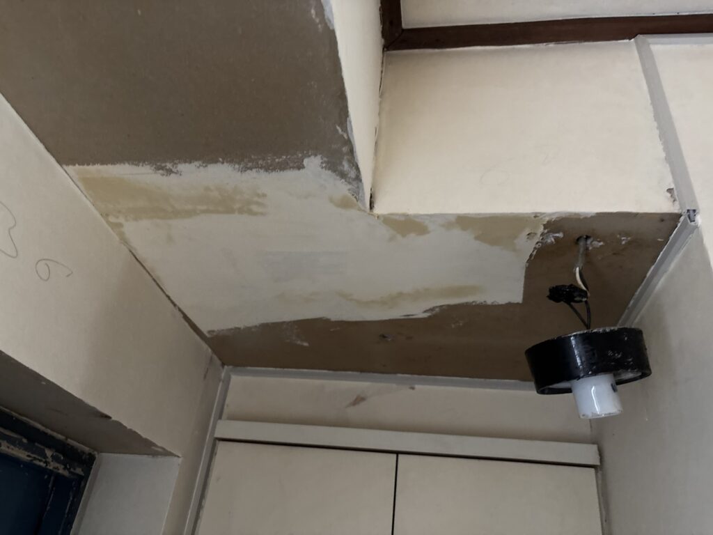 Close-up of a beam prepared with finishing compound for new wallpaper installation.