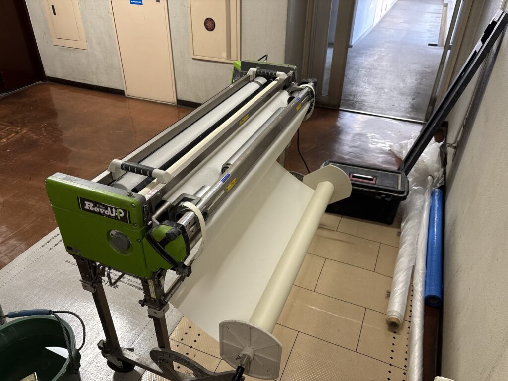 Wallpaper pasting machine used to apply adhesive evenly before installing ceiling and wall wallpaper.
