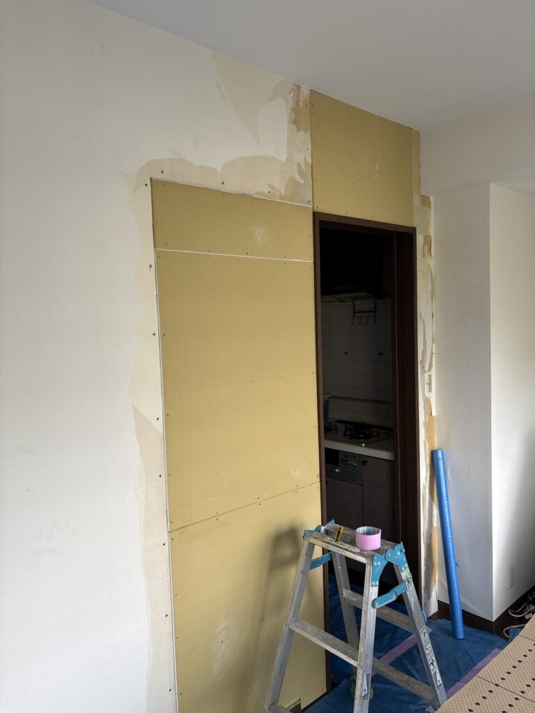 Replaced plasterboard on a living room wall damaged by water leakage