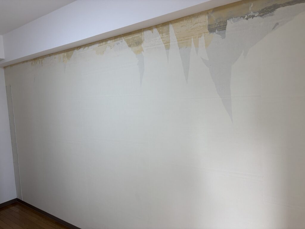 Living room wall before wallpaper replacement in a Japanese apartment