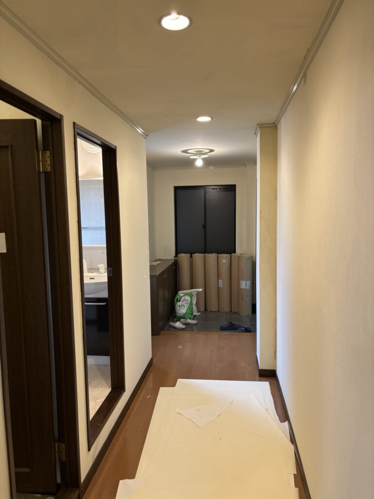Hallway with old wallpaper removed before new wallpaper installation