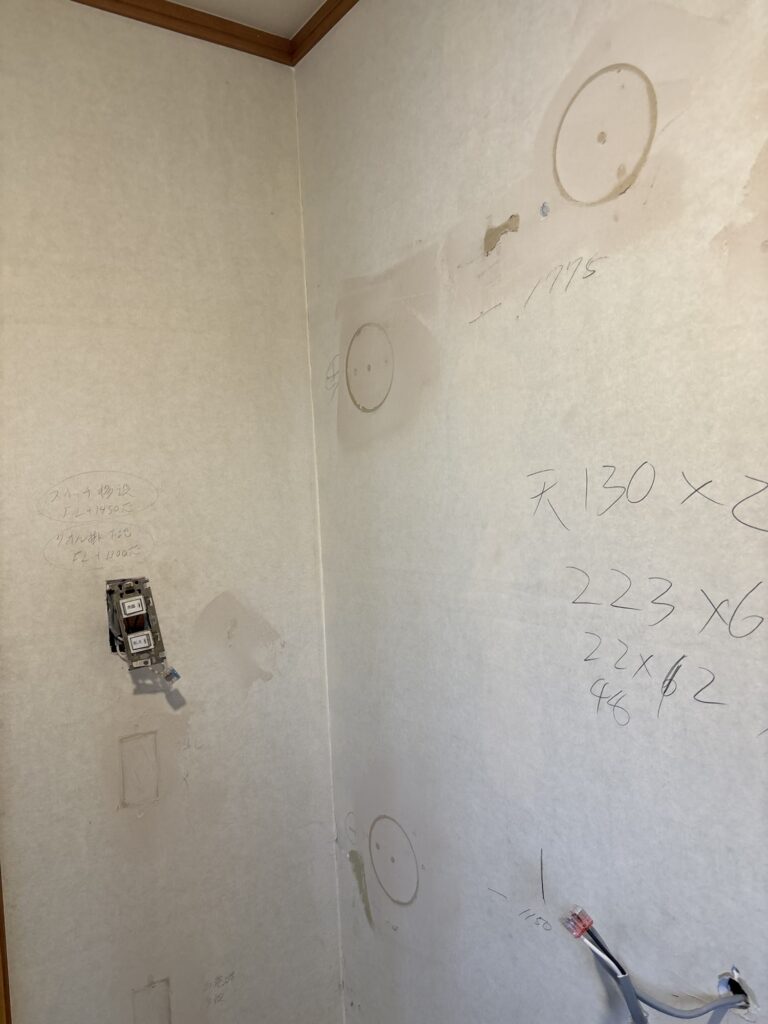 Repaired wall areas with filler applied before the wallpaper installation