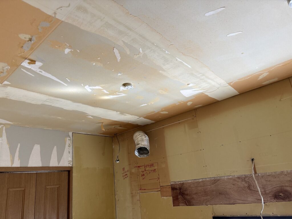 Kitchen walls, ceiling, and existing fixtures before the wallpaper replacement work started.