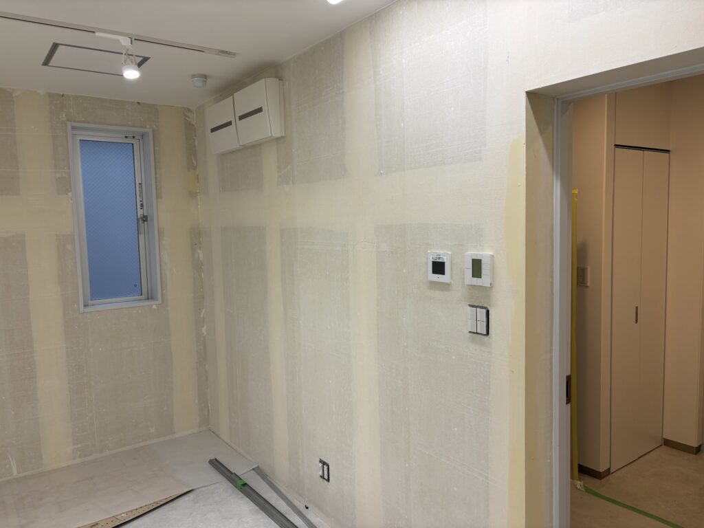 Commercial store walls before wallpaper installation during an interior renovation project in Tokyo, Japan.
