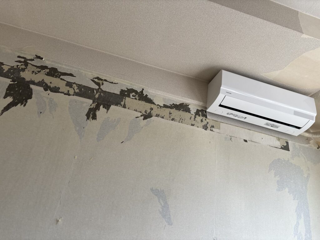 Wall area after removal of the traditional Japanese wooden nageshi rail during apartment renovation.
